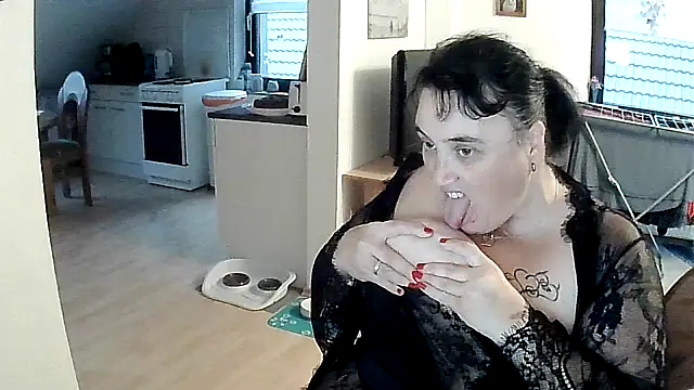 Snapshot of Minou1610 chatting on October 11, 2025, 4:27 pm Minou1610 online show from October 11, 2025, 4:27 pm