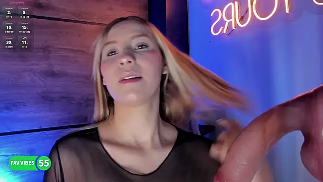 alyamonroe online show from November 21, 2025, 10:36 am