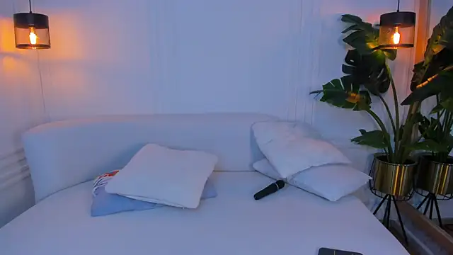 Dafne Hillss online show from October 1, 2025, 12:49 am