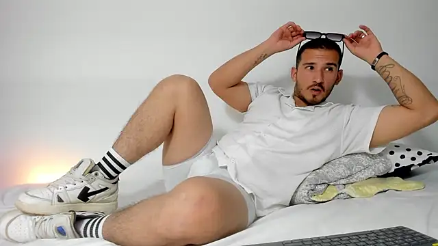 estivii online show from November 2, 2025, 12:24 am