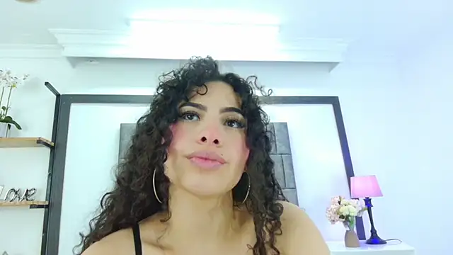 Skyler Fox  online show from November 9, 2025, 7:56 pm