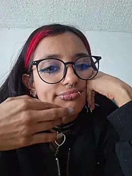 carolinerue online show from April 19, 2026, 9:28 pm