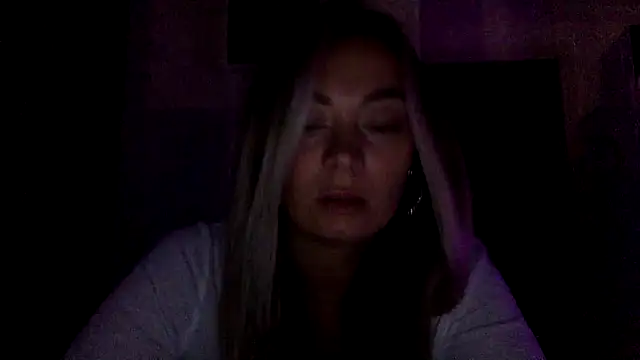 Snapshot of Velanyx chatting on November 21, 2025, 1:43 pm Velanyx online show from November 21, 2025, 1:43 pm