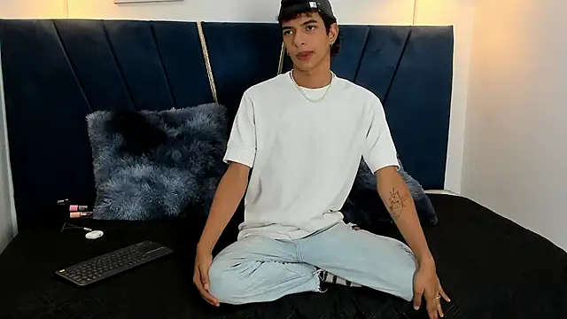 maicol cum23 online show from September 10, 2025, 1:33 pm