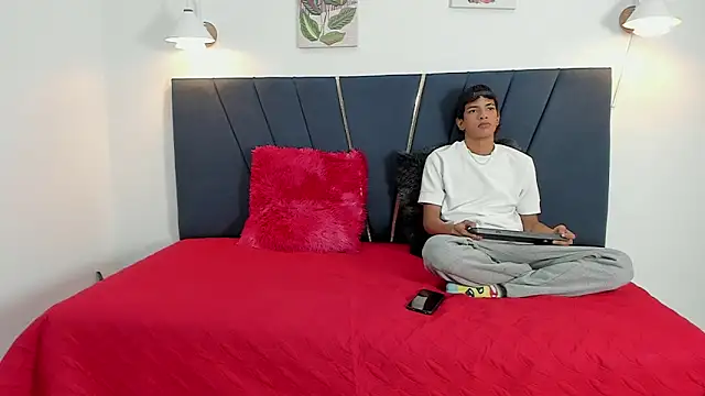 maicol cum23 online show from September 18, 2025, 1:02 pm