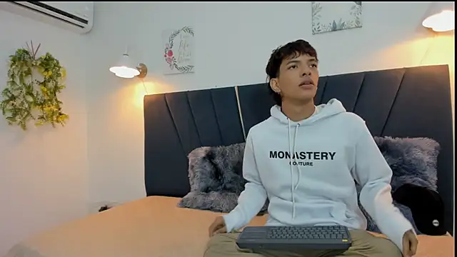 maicol cum23 online show from October 3, 2025, 1:41 pm