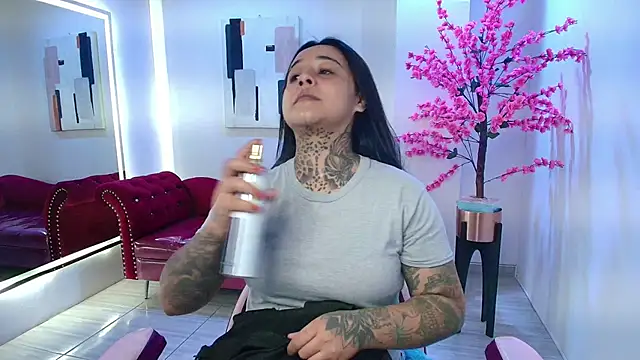 Black roseee online show from November 5, 2025, 3:50 am