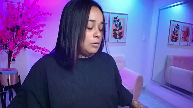 Black roseee online show from December 3, 2025, 3:47 am