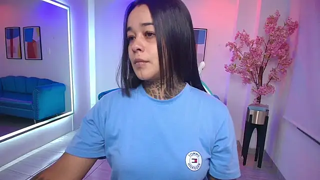Black roseee online show from May 20, 2026, 4:18 am