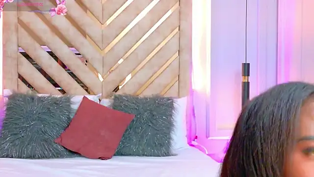 Snapshot of Rossie-Cameron chatting on January 6, 2026, 11:07 pm Rossie-Cameron online show from January 6, 2026, 11:07 pm