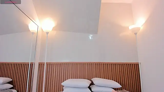 nicol giraldoo online show from January 10, 2026, 3:52 am