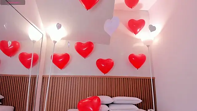 nicol giraldoo online show from February 15, 2026, 3:58 am