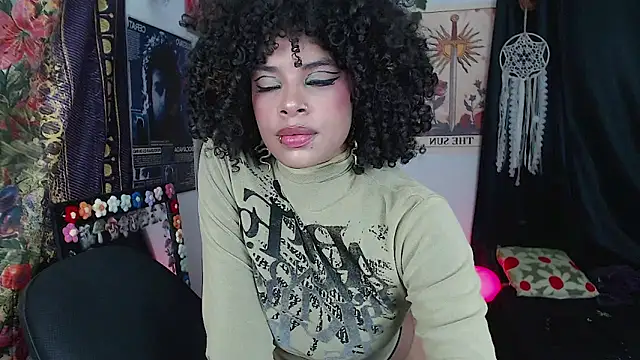 Snapshot of Raven_luv chatting on October 2, 2025, 10:17 pm Raven luv online show from October 2, 2025, 10:17 pm