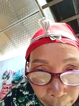 -Xuka-200 online show from April 20, 2026, 5:21 am