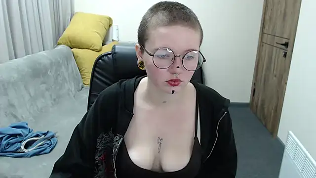 Snapshot of Nika_Snow chatting on October 13, 2025, 8:03 am Nika Snow online show from October 13, 2025, 8:03 am