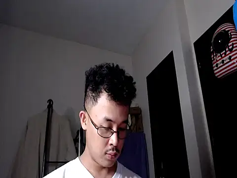 Snapshot of itsyour_Asianboy15 chatting on April 16, 2026, 9:32 am itsyour Asianboy15 online show from April 16, 2026, 9:32 am