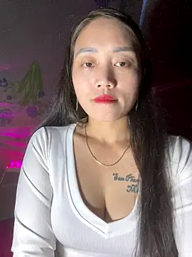 chipp-bong online show from November 11, 2025, 1:44 pm