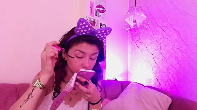 april bennett online show from October 16, 2025, 12:17 pm