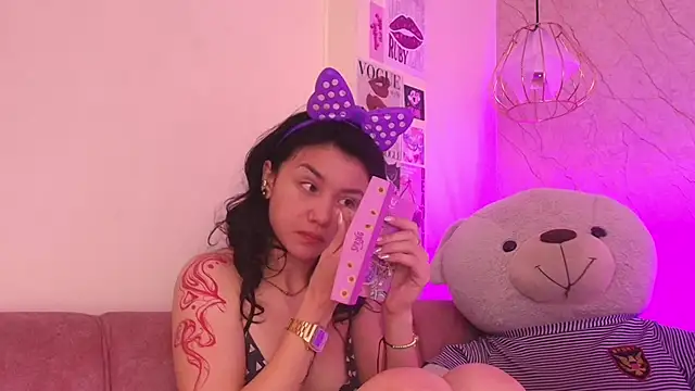 april bennett online show from November 13, 2025, 12:26 pm