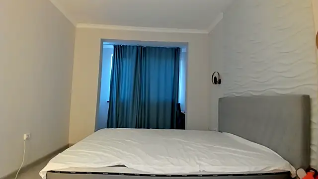 yanyaan online show from November 25, 2025, 3:17 am