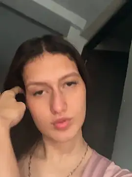 Caroline daring online show from March 28, 2026, 8:52 pm