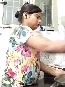 Hot-Pooja25 online show from April 11, 2026, 5:28 pm