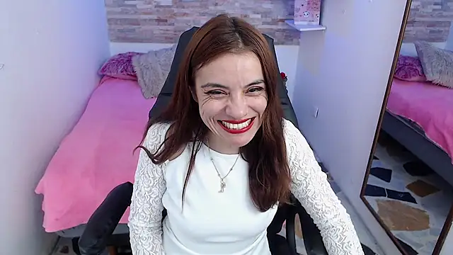 Snapshot of KendallWood_ chatting on October 9, 2025, 7:56 pm KendallWood online show from October 9, 2025, 7:56 pm