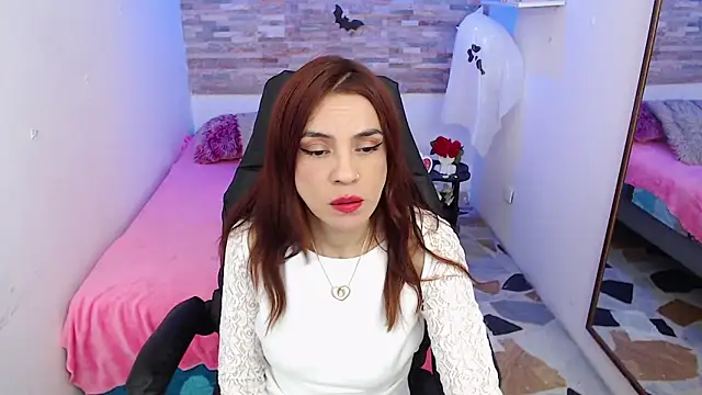 Snapshot of KendallWood_ chatting on October 27, 2025, 8:24 pm KendallWood online show from October 27, 2025, 8:24 pm