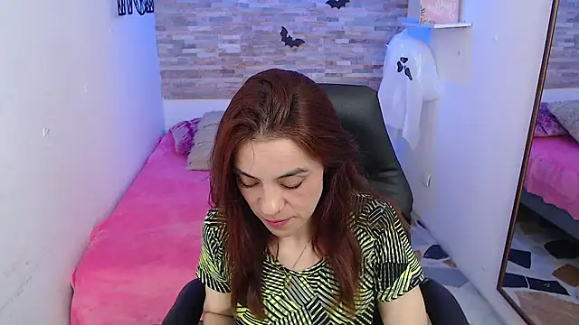 Snapshot of KendallWood_ chatting on October 31, 2025, 1:56 pm KendallWood online show from October 31, 2025, 1:56 pm