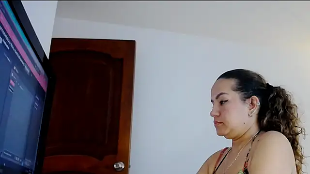 Dulce  Lovee online show from September 24, 2025, 11:57 am