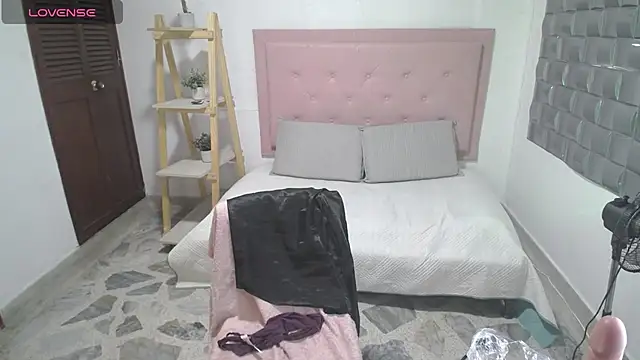 Dulce  Lovee online show from November 25, 2025, 1:00 pm