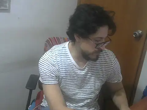 Snapshot of GuivernoStud chatting on September 11, 2025, 4:45 am GuivernoStud online show from September 11, 2025, 4:45 am