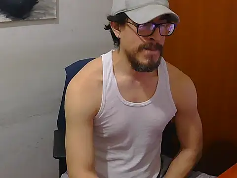 Snapshot of GuivernoStud chatting on September 16, 2025, 9:32 am GuivernoStud online show from September 16, 2025, 9:32 am