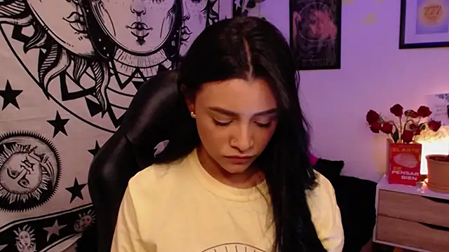 MarilynWhite  online show from November 7, 2025, 2:00 am