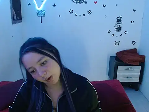 Snapshot of Mia2xsmith chatting on November 8, 2025, 7:23 pm Mia2xsmith online show from November 8, 2025, 7:23 pm