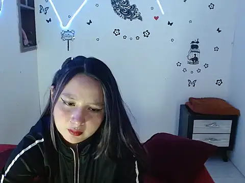 Snapshot of Mia2xsmith chatting on November 9, 2025, 7:28 am Mia2xsmith online show from November 9, 2025, 7:28 am