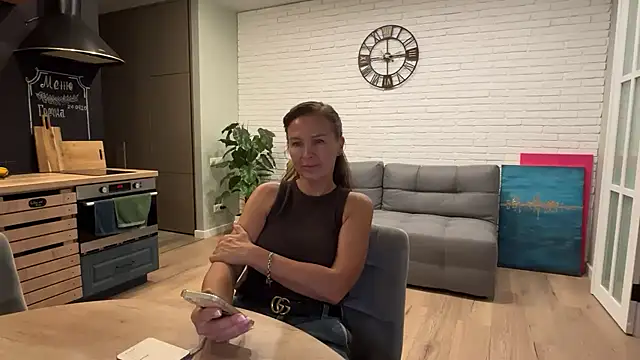 Snapshot of Avelinii chatting on July 1, 2026, 5:12 pm Avelinii online show from July 1, 2026, 5:12 pm