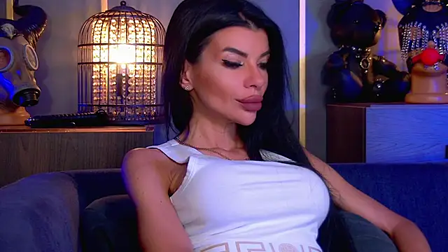 EleniaDevons online show from May 25, 2026, 11:49 am