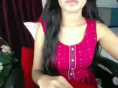 Snapshot of LOVE_BEAUTYY chatting on October 19, 2025, 4:02 am LOVE BEAUTYY online show from October 19, 2025, 4:02 am