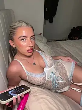 Snapshot of BlondeBetty chatting on February 22, 2026, 5:55 pm BlondeBetty online show from February 22, 2026, 5:55 pm