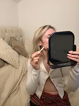 SexySaraxxoo online show from October 21, 2025, 5:13 pm