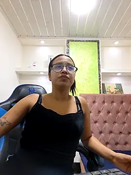 susan mooree online show from November 7, 2025, 7:03 pm