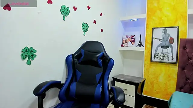 susan mooree online show from April 8, 2026, 8:20 pm