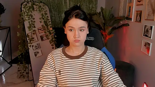 MonicaFarmer online show from April 15, 2026, 5:58 am