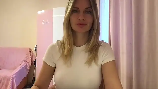 KarelliaStar online show from May 5, 2026, 6:32 am