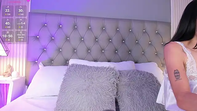 LunaBloomn online show from February 12, 2026, 5:08 pm