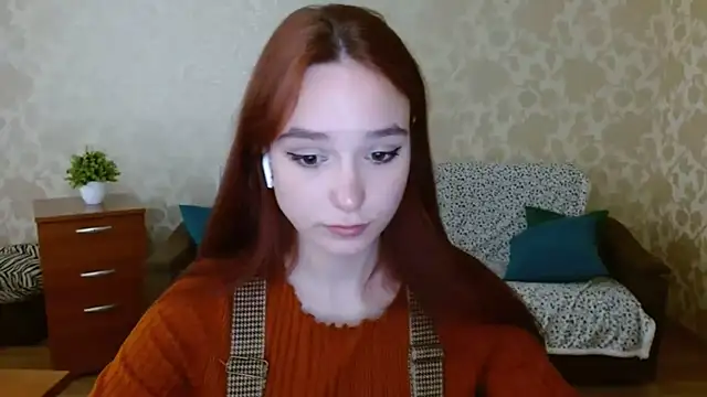 aFoxie online show from September 20, 2025, 6:42 pm