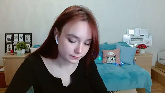 aFoxie online show from October 15, 2025, 7:58 pm
