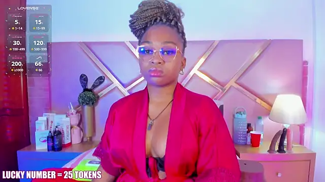 SophieSinclair online show from March 26, 2026, 12:44 pm