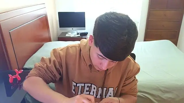 tightncuteass online show from September 18, 2025, 7:05 pm